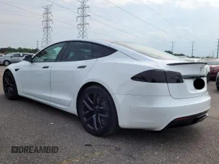 2022 Tesla Model S z VIN 5YJSA1E56NF472017, wystawiony jako Copart lot #67321925 z przebiegiem 59 665 mil mil oraz Czysty tytuł • Clean title. Historia ofert i sprzedaży dostępna na DreamBid. Obrazek 3.