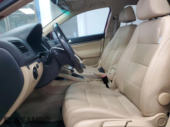 2008 Volkswagen Jetta SE z VIN 3VWRM71K58M033487, wystawiony jako Copart lot #57021855 z przebiegiem 187 167 mil mil oraz Czysty tytuł • Clean title. Historia ofert i sprzedaży dostępna na DreamBid. Obrazek 7.