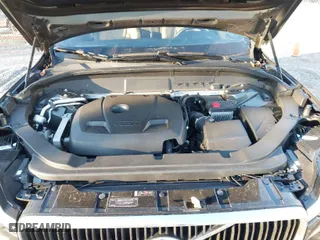 2019 Volvo XC60 Momentum with VIN LYV102DK5KB316754, listed as a IAAI auction lot 41402502 with 127,333 mi miles. Bid and sale history available at carsss.com. Image 10.