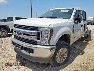 2019 Ford F-250 XL z VIN 1FT7W2BT3KED53855, wystawiony jako Copart lot #61197355 z przebiegiem 130 534 mil mil oraz Szkoda całkowita • Salvage title. Historia ofert i sprzedaży dostępna na DreamBid. Obrazek 1.