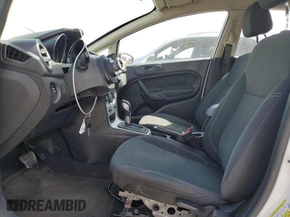 2018 Ford Fiesta SE z VIN 3FADP4BJ4JM133102, wystawiony jako Copart lot #54224805 z przebiegiem 124 307 mil mil oraz Szkoda całkowita • Salvage title. Historia ofert i sprzedaży dostępna na DreamBid. Obrazek 7.