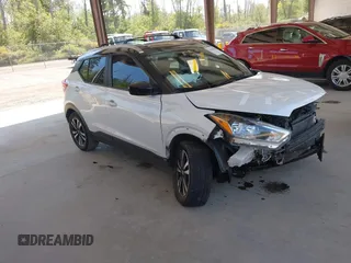 2018 Nissan Kicks SV z VIN 3N1CP5CU8JL524055, wystawiony jako IAAI lot #42406789 z przebiegiem 73 866 mil mil oraz . Historia ofert i sprzedaży dostępna na DreamBid. Obrazek 1.