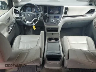 2015 Toyota Sienna XLE z VIN 5TDYK3DC1FS574647, wystawiony jako Copart lot #64163905 z przebiegiem 144 403 mil mil oraz Szkoda całkowita • Salvage title. Historia ofert i sprzedaży dostępna na DreamBid. Obrazek 8.
