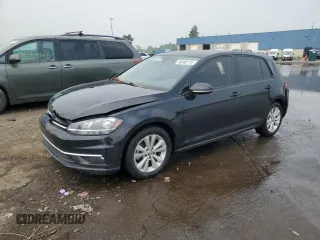 2018 Volkswagen Golf S z VIN 3VWG17AUXJM256079, wystawiony jako Copart lot #58382175 z przebiegiem 91 602 mil mil oraz Czysty tytuł • Clean title. Historia ofert i sprzedaży dostępna na DreamBid. Obrazek 1.
