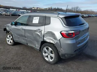 2019 Jeep Compass Latitude with VIN 3C4NJDBB8KT596800, listed as a IAAI auction lot 41600790 with 78,708 mi miles. Bid and sale history available at carsss.com. Image 3.