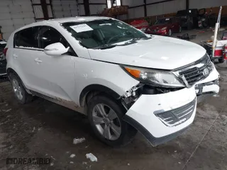 2013 Kia Sportage LX with VIN KNDPBCA28D7356137, listed as a IAAI auction lot 41577243 with 141,985 mi miles. Bid and sale history available at carsss.com. Image 1.