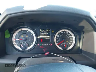 2018 Ram 1500 Tradesman z VIN 1C6RR7FT5JS186896, wystawiony jako IAAI lot #41645578 z przebiegiem 77 869 mil mil oraz . Historia ofert i sprzedaży dostępna na DreamBid. Obrazek 7.