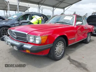 1988 Mercedes-Benz 560 with VIN WDBBA48D4JA090929, listed as a IAAI auction lot 42127701 with 186,443 mi miles. Bid and sale history available at carsss.com. Image 2.