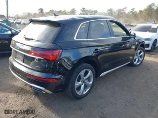 2024 Audi Q5 S line Premium Plus with VIN WA1EAAFY4R2137184, listed as a IAAI auction lot 40832920 with 1,426 mi miles. Bid and sale history available at carsss.com. Image 4.