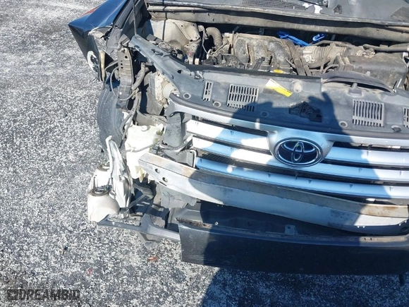 2011 Toyota Highlander Limited with VIN 5TDYK3EH1BS028564, listed as a IAAI auction lot 41282900 with 202,677 mi miles. Bid and sale history available at carsss.com. Image 6.