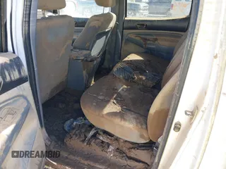 2006 Toyota Tacoma z VIN 3TMLU42N26M004719, wystawiony jako IAAI lot #40569250 z przebiegiem Nie podano mil oraz . Historia ofert i sprzedaży dostępna na DreamBid. Obrazek 8.