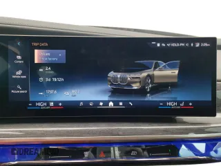 2023 BMW i7 xDrive60 z VIN WBY53EJ06PCN87689, wystawiony jako Copart lot #40098604 z przebiegiem 1737 mil mil oraz . Historia ofert i sprzedaży dostępna na DreamBid. Obrazek 9.