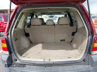 2006 Ford Escape XLT z VIN 1FMYU93166KA44836, wystawiony jako IAAI lot #42104051 z przebiegiem 176 367 mil mil oraz . Historia ofert i sprzedaży dostępna na DreamBid. Obrazek 17.