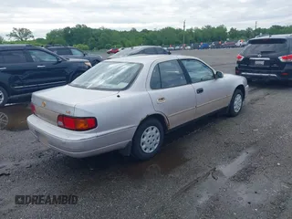 1996 Toyota Camry DX z VIN 4T1BG12K8TU754331, wystawiony jako IAAI lot #42305723 z przebiegiem 152 709 mil mil oraz . Historia ofert i sprzedaży dostępna na DreamBid. Obrazek 4.