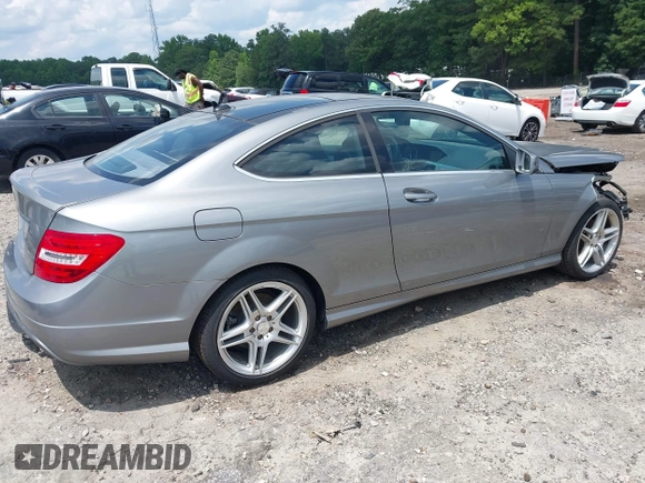 2013 Mercedes-Benz C 250 с VIN WDDGJ4HB3DF944912, выставлен на аукционе IAAI как лот 42411650 с пробегом 91 362 миль миль и . История ставок и продаж доступна на DreamBid. Изображение 4.
