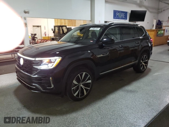2024 Volkswagen Atlas SEL Premium R-Line with VIN 1V2FR2CA6RC506944, listed as a Copart auction lot 84018054 with 5,616 mi miles and Clean title. Bid and sale history available at DreamBid. Image 1.