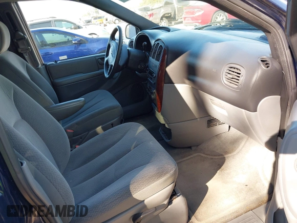 2004 Chrysler Town & Country LX with VIN 2C8GP44R14R510023, listed as a IAAI auction lot 41541652 with 213,273 mi miles. Bid and sale history available at carsss.com. Image 5.