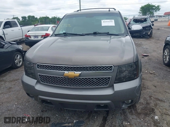 2012 Chevrolet Tahoe LT z VIN 1GNSCBE08CR136971, wystawiony jako IAAI lot #42211242 z przebiegiem 214 910 mil mil oraz . Historia ofert i sprzedaży dostępna na DreamBid. Obrazek 12.