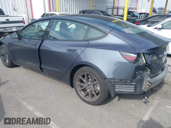 2023 Tesla Model 3 z VIN 5YJ3E1EA0PF577869, wystawiony jako IAAI lot #41468956 z przebiegiem 38 760 mil mil oraz . Historia ofert i sprzedaży dostępna na DreamBid. Obrazek 3.