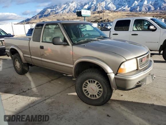 1998 GMC Sonoma SLS w/1SJ Pkg with VIN 1GTCT19W8W8532706, listed as a Copart auction lot 86663874 with 185,800 mi miles and Salvage Title. Bid and sale history available at carsss.com. Image 4.