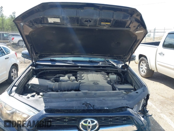 2018 Toyota 4Runner SR5 z VIN JTEBU5JR9J5567945, wystawiony jako IAAI lot #41965866 z przebiegiem 67 821 mil mil oraz . Historia ofert i sprzedaży dostępna na DreamBid. Obrazek 10.