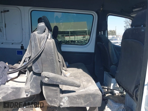 2019 Mercedes-Benz Sprinter Cargo z VIN WD4PF1CD1KP074822, wystawiony jako IAAI lot #40303744 z przebiegiem Nie podano mil oraz . Historia ofert i sprzedaży dostępna na DreamBid. Obrazek 8.