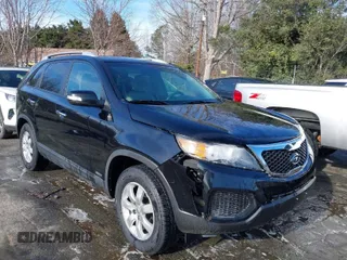 2013 Kia Sorento LX with VIN 5XYKTDA29DG389938, listed as a IAAI auction lot 41536586 with 157,948 mi miles. Bid and sale history available at carsss.com. Image 1.