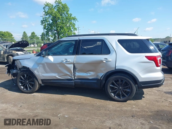 2019 Ford Explorer XLT z VIN 1FM5K8D83KGA27455, wystawiony jako IAAI lot #42468757 z przebiegiem 36 109 mil mil oraz . Historia ofert i sprzedaży dostępna na DreamBid. Obrazek 14.