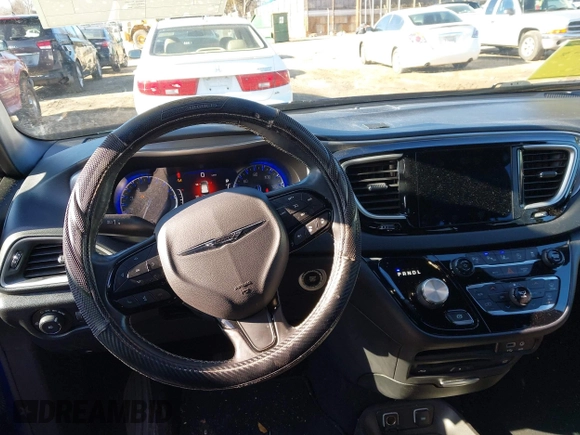 2020 Chrysler Pacifica Launch Edition with VIN 2C4RC3BG1LR123861, listed as a IAAI auction lot 41294790 with 56,007 mi miles and . Bid and sale history available at DreamBid. Image 21.
