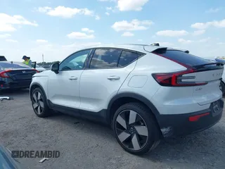 2024 Volvo C40 Plus z VIN YV4ER3GL0R2104189, wystawiony jako IAAI lot #42113357 z przebiegiem 8 686 mil mil oraz . Historia ofert i sprzedaży dostępna na DreamBid. Obrazek 14.