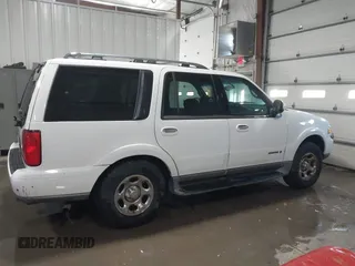 2002 Lincoln Navigator z VIN 5LMFU28R32LJ18485, wystawiony jako IAAI lot #41718606 z przebiegiem 228 590 mil mil oraz . Historia ofert i sprzedaży dostępna na DreamBid. Obrazek 14.