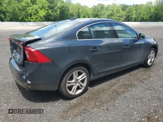 2014 Volvo S60 T5 z VIN YV1612FS6E1287285, wystawiony jako Copart lot #56614785 z przebiegiem 104 637 mil mil oraz Szkody całkowita. Historia ofert i sprzedaży dostępna na DreamBid. Obrazek 3.