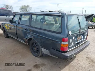 1990 Volvo 240 z VIN YV1AA8854L1871654, wystawiony jako IAAI lot #42004030 z przebiegiem 393 708 mil mil oraz . Historia ofert i sprzedaży dostępna na DreamBid. Obrazek 3.