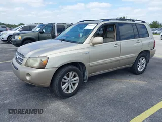 2007 Toyota Highlander Hybrid with VIN JTEHW21A970038823, listed as a IAAI auction lot 42095127 with 193,211 mi miles. Bid and sale history available at carsss.com. Image 2.