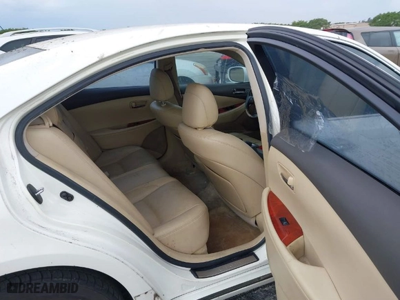 2007 Lexus ES 350 with VIN JTHBJ46G772013990, listed as a IAAI auction lot 41889075 with 260,915 mi miles. Bid and sale history available at carsss.com. Image 8.
