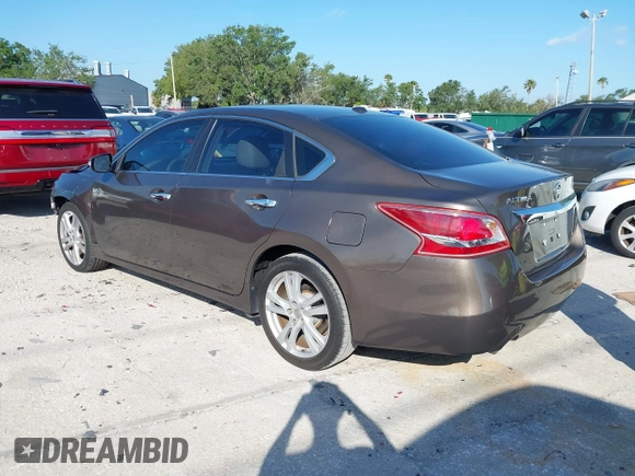 2013 Nissan Altima SL with VIN 1N4BL3APXDN433871, listed as a IAAI auction lot 42039383 with 161,200 mi miles and . Bid and sale history available at DreamBid. Image 3.