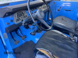1974 Toyota Land Cruiser z VIN FJ40166015, wystawiony jako Copart lot #53980365 z przebiegiem 239 mil mil oraz Czysty tytuł • Clean title. Historia ofert i sprzedaży dostępna na DreamBid. Obrazek 9.