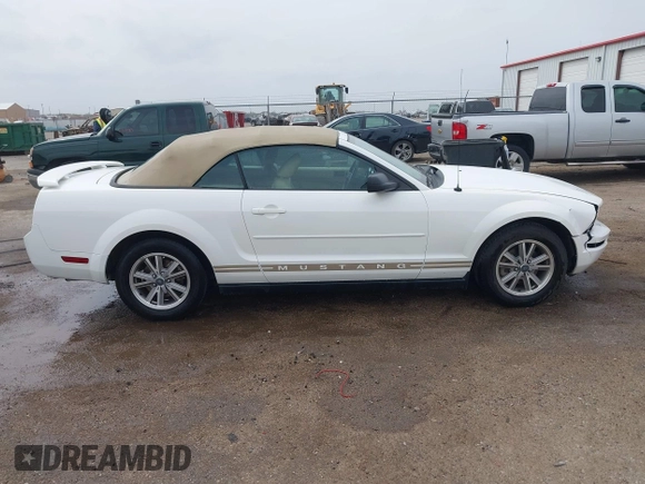 2005 Ford Mustang Deluxe with VIN 1ZVFT84N055216895, listed as a IAAI auction lot 41914884 with 67,824 mi miles. Bid and sale history available at carsss.com. Image 13.