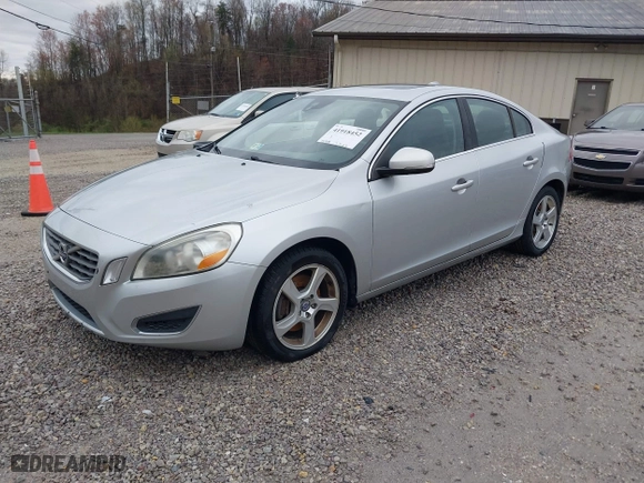 2012 Volvo S60 T5 with VIN YV1622FS7C2141904, listed as a IAAI auction lot 41918452 with 151,908 mi miles. Bid and sale history available at carsss.com. Image 2.