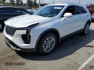 2025 Cadillac XT4 FWD Premium Luxury z VIN 1GYFZCR45SF120216, wystawiony jako Copart lot #49642515 z przebiegiem Nie podano mil oraz Szkody całkowita. Historia ofert i sprzedaży dostępna na DreamBid. Obrazek 1.