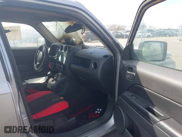 2017 Jeep Patriot Sport SE z VIN 1C4NJRBB9HD194618, wystawiony jako IAAI lot #42006360 z przebiegiem Nie podano mil oraz . Historia ofert i sprzedaży dostępna na DreamBid. Obrazek 5.