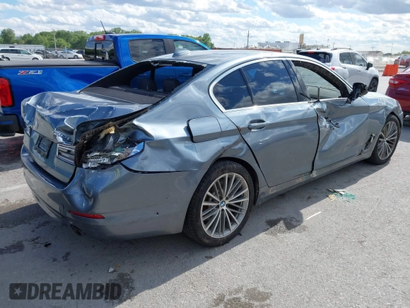 2019 BMW 5 Series 530i xDrive z VIN WBAJA7C51KWW12626, wystawiony jako IAAI lot #42335449 z przebiegiem 71 798 mil mil oraz . Historia ofert i sprzedaży dostępna na DreamBid. Obrazek 4.