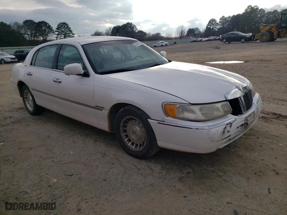 1998 Lincoln Town Car Executive with VIN 1LNFM81W7WY661143, listed as a Copart auction lot 43244755 with 115,992 mi miles and Salvage Title. Bid and sale history available at carsss.com. Image 4.