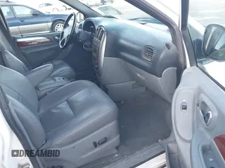 2005 Chrysler Town & Country Limited with VIN 2C8GP64L25R161995, listed as a IAAI auction lot 41403697 with 244,202 mi miles. Bid and sale history available at carsss.com. Image 5.