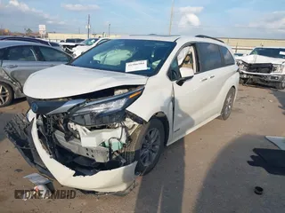 2021 Toyota Sienna XLE with VIN 5TDYRKEC9MS005997, listed as a IAAI auction lot 41506504 with 89,695 mi miles. Bid and sale history available at carsss.com. Image 2.