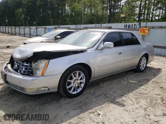 2009 Cadillac DTS 1SA z VIN 1G6KD57Y69U114700, wystawiony jako Copart lot #56007485 z przebiegiem 158 849 mil mil oraz Szkoda całkowita • Salvage title. Historia ofert i sprzedaży dostępna na DreamBid. Obrazek 1.
