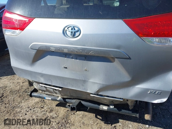 2011 Toyota Sienna XLE AAS with VIN 5TDYK3DC5BS039959, listed as a IAAI auction lot 41803881 with 129,479 mi miles. Bid and sale history available at carsss.com. Image 19.