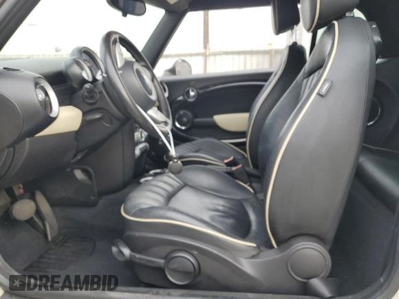 2010 MINI Convertible with VIN WMWMR3C52ATU96951, listed as a Copart auction lot 82038804 with 120,199 mi miles and Clean Title. Bid and sale history available at DreamBid. Image 7.