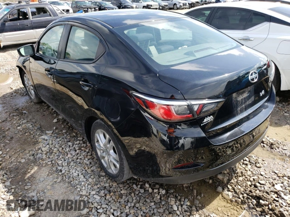 2016 Scion iA z VIN 3MYDLBZV8GY112646, wystawiony jako Copart lot #51481723 z przebiegiem 98 781 mil mil oraz . Historia ofert i sprzedaży dostępna na DreamBid. Obrazek 2.