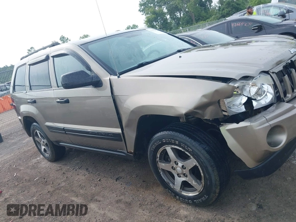 2005 Jeep Grand Cherokee Laredo z VIN 1J4GR48K75C719070, wystawiony jako IAAI lot #42673745 z przebiegiem 181 152 mil mil oraz . Historia ofert i sprzedaży dostępna na DreamBid. Obrazek 13.